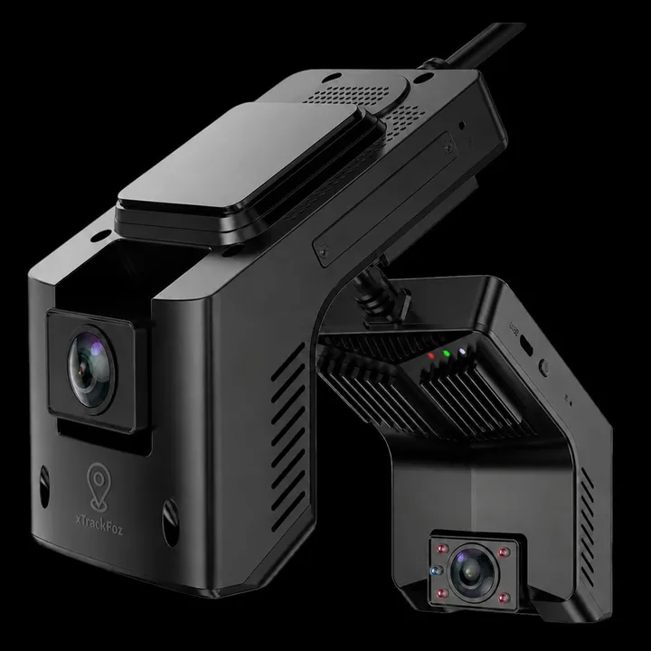 Câmera veicular xTrackFoz com lente frontal e interna